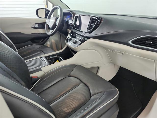 Used 2023 Chrysler Pacifica - photo 24