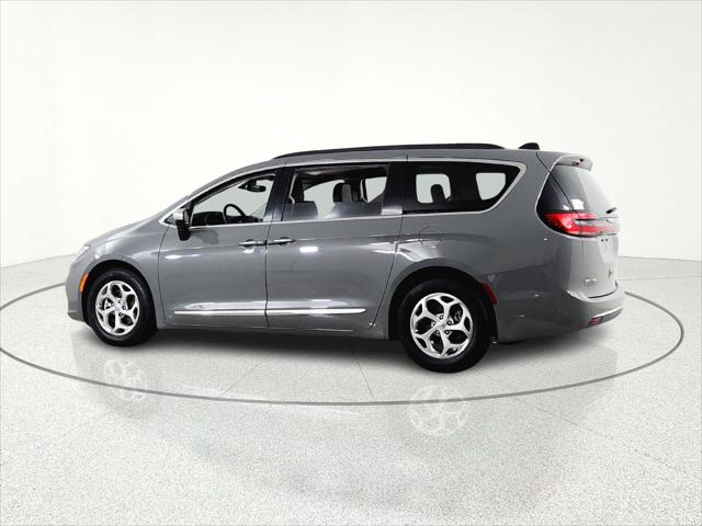 Used 2023 Chrysler Pacifica - photo 5