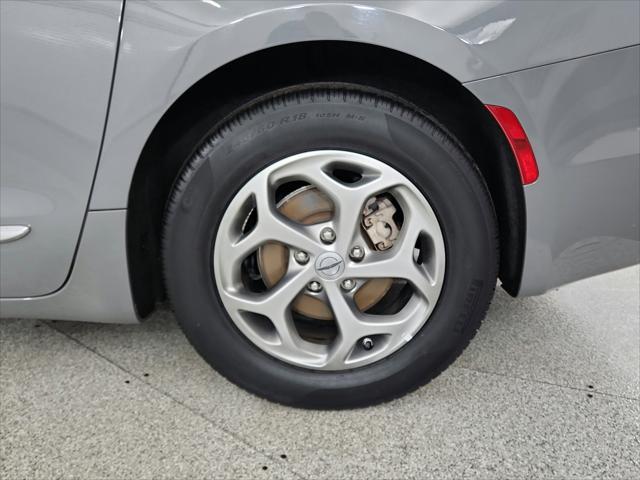 Used 2023 Chrysler Pacifica - photo 36