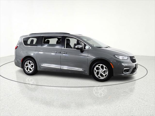 Used 2023 Chrysler Pacifica - photo 15