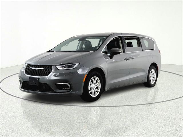 Used 2023 Chrysler Pacifica - photo 28