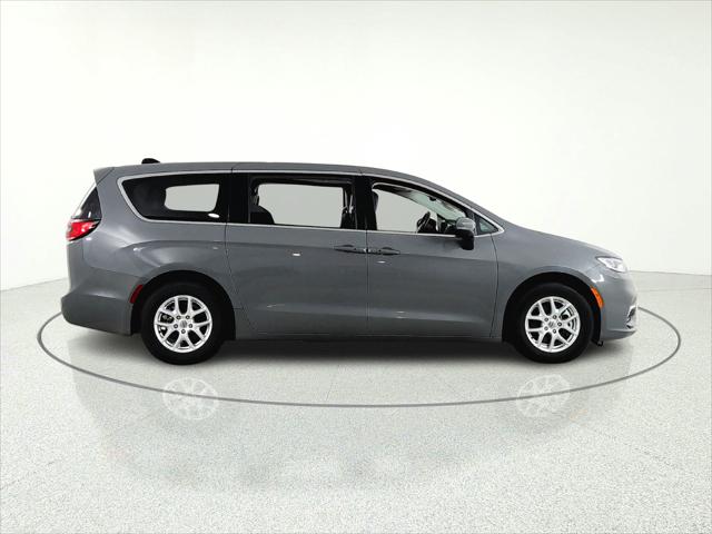 Used 2023 Chrysler Pacifica - photo 33