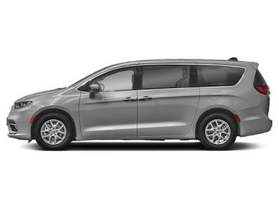Used 2023 Chrysler Pacifica - photo 1