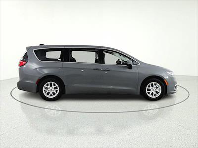 Used 2023 Chrysler Pacifica - photo 1