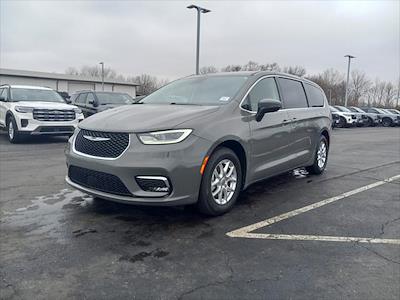 Used 2023 Chrysler Pacifica - photo 1