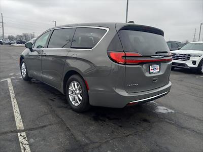 Used 2023 Chrysler Pacifica - photo 1