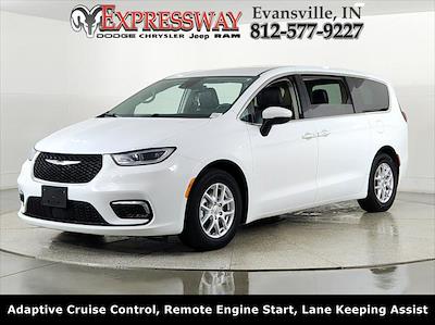 Used 2023 Chrysler Pacifica - photo 1