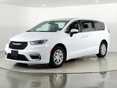 Used 2023 Chrysler Pacifica - photo 1
