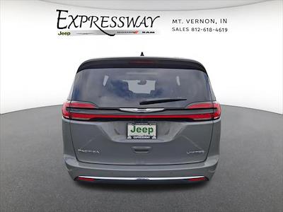 Used 2023 Chrysler Pacifica - photo 1