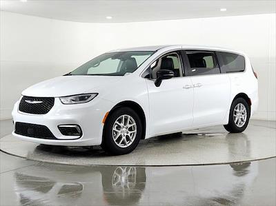 Used 2024 Chrysler Pacifica - photo 1