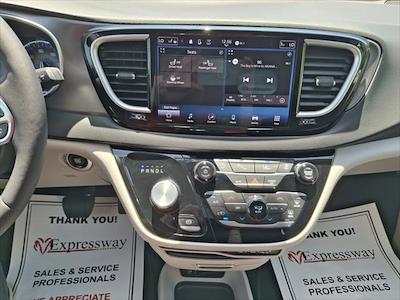 2024 Chrysler Pacifica FWD Minivan for sale #RR122876J - photo 2