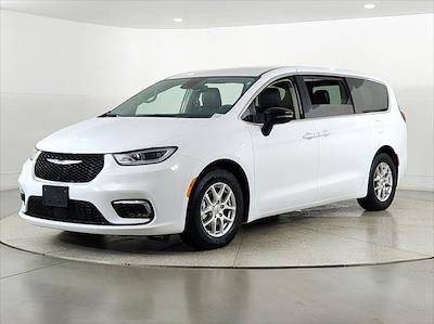 Used 2024 Chrysler Pacifica - photo 1