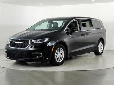 Used 2024 Chrysler Pacifica - photo 1