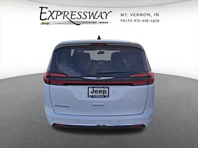 Used 2024 Chrysler Pacifica - photo 1