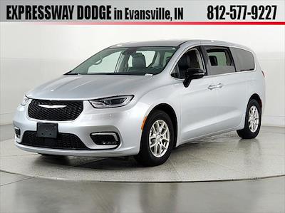 Used 2024 Chrysler Pacifica - photo 1