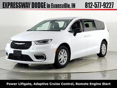 Used 2024 Chrysler Pacifica - photo 1