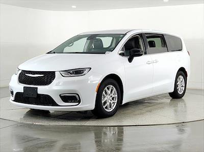 Used 2024 Chrysler Pacifica - photo 1