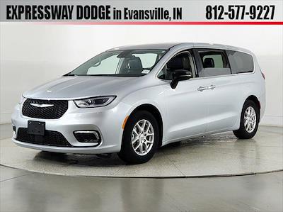 Used 2024 Chrysler Pacifica - photo 1