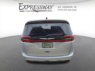 Used 2024 Chrysler Pacifica - photo 1
