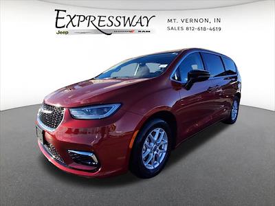 Used 2024 Chrysler Pacifica - photo 1