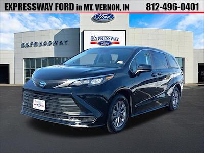 Used 2024 Toyota Sienna - photo 1