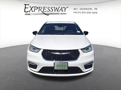 Used 2025 Chrysler Pacifica - photo 1