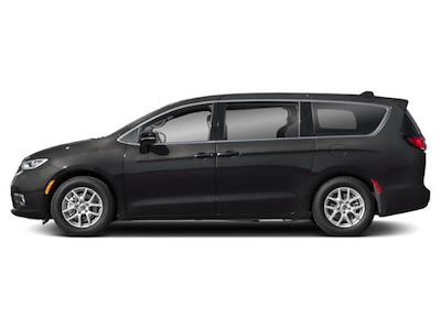 Used 2025 Chrysler Pacifica - photo 1