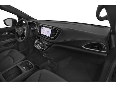 Used 2025 Chrysler Pacifica - photo 1