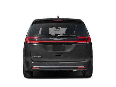 Used 2025 Chrysler Pacifica - photo 1