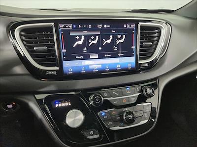 Used 2025 Chrysler Pacifica - photo 1