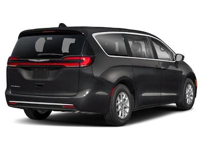 Used 2025 Chrysler Pacifica - photo 1