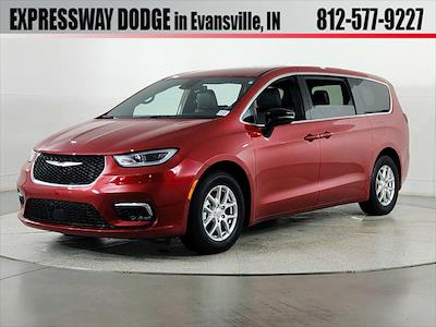 Used 2025 Chrysler Pacifica - photo 1