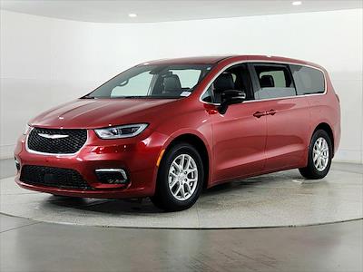 Used 2025 Chrysler Pacifica - photo 1