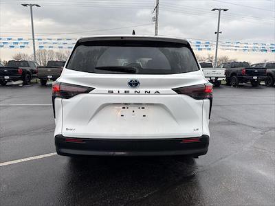Used 2025 Toyota Sienna - photo 1