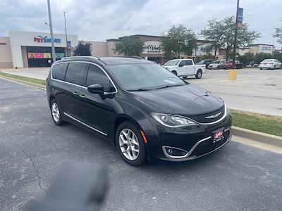2017 Chrysler Pacifica FWD Minivan for sale #B5127B - photo 1