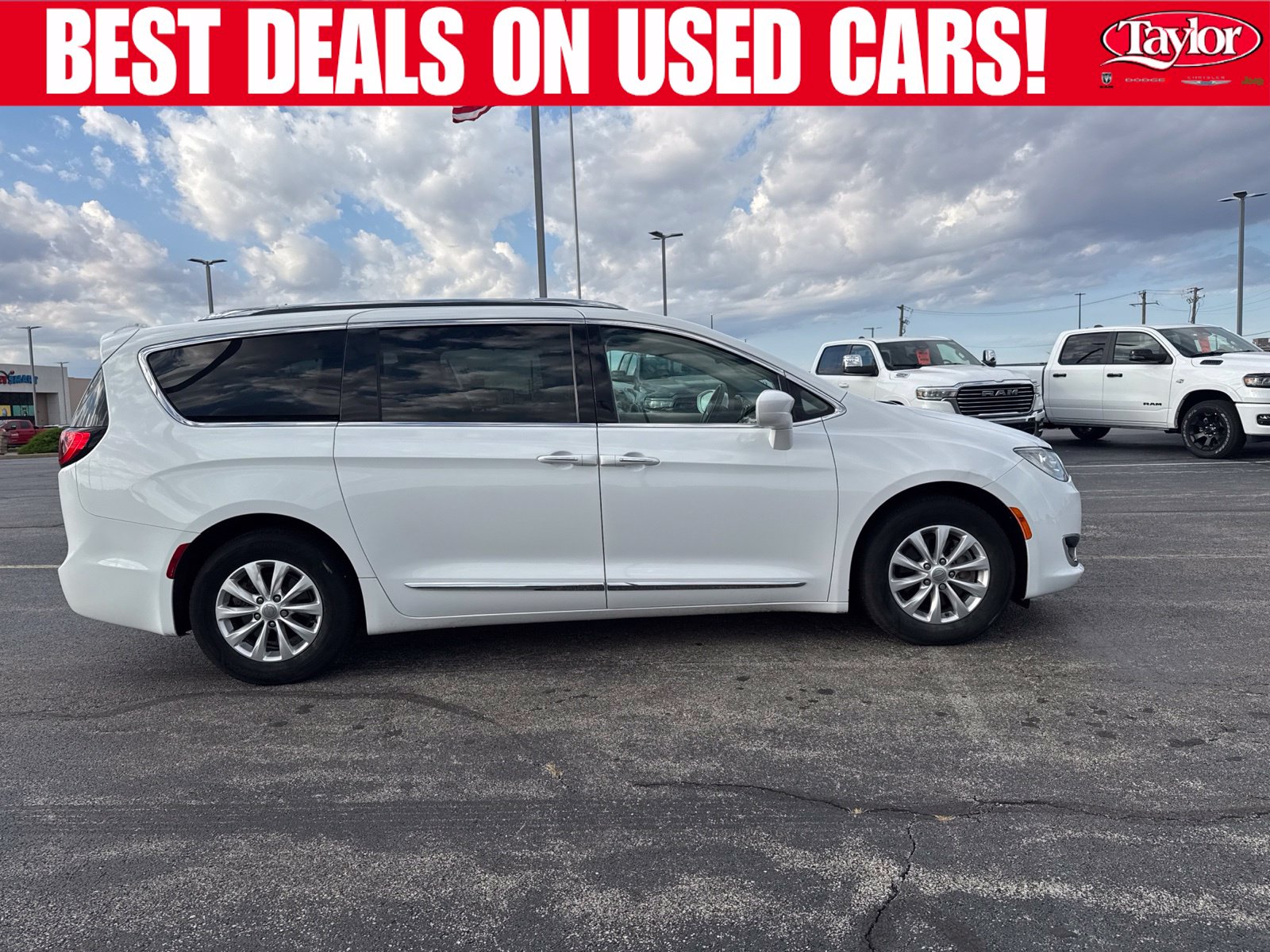 Used 2018 Chrysler Pacifica - photo 2