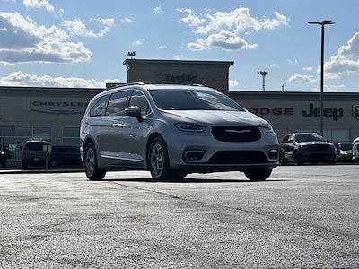 Used 2023 Chrysler Pacifica Limited Minivan for sale #BC7970 - photo 1