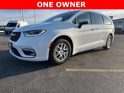Used 2023 Chrysler Pacifica - photo 1