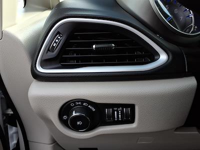 Used 2023 Chrysler Pacifica - photo 1