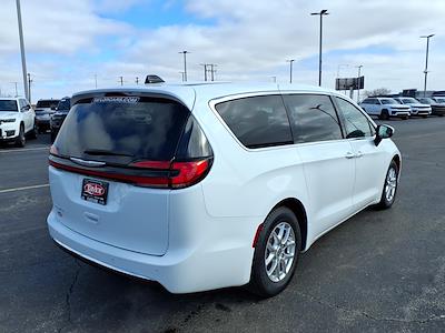 Used 2023 Chrysler Pacifica - photo 1