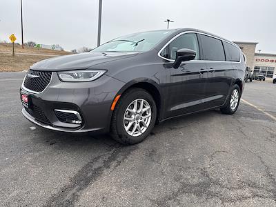 Used 2023 Chrysler Pacifica - photo 1