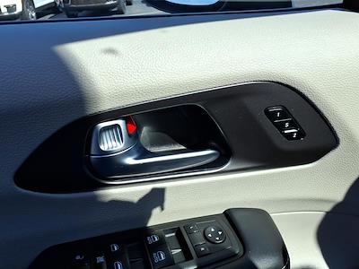 Used 2023 Chrysler Pacifica - photo 1