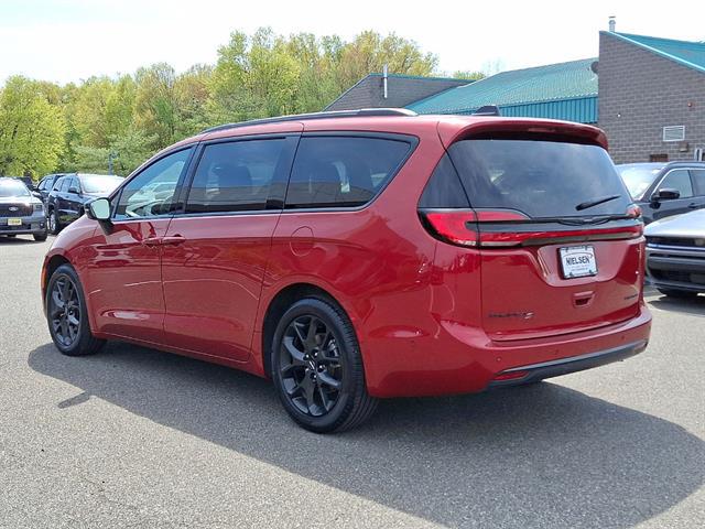 Used 2025 Chrysler Pacifica - photo 10