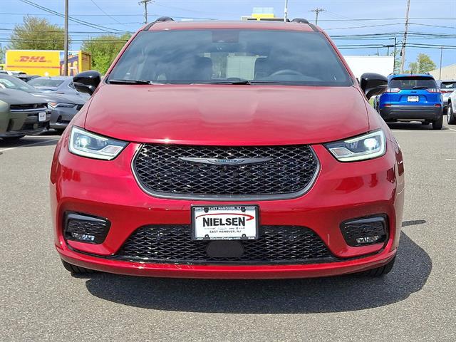 Used 2025 Chrysler Pacifica - photo 17