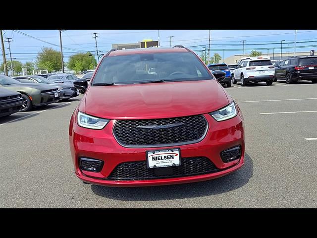 Used 2025 Chrysler Pacifica - photo 20