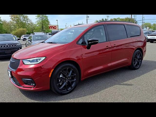 Used 2025 Chrysler Pacifica - photo 21
