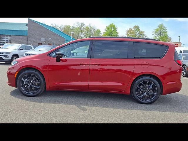 Used 2025 Chrysler Pacifica - photo 22