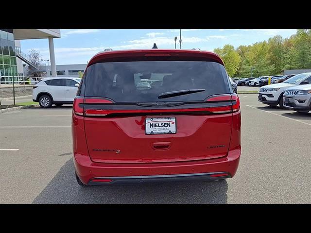 Used 2025 Chrysler Pacifica - photo 24