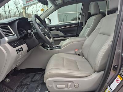 Used 2016 Toyota Highlander - photo 1