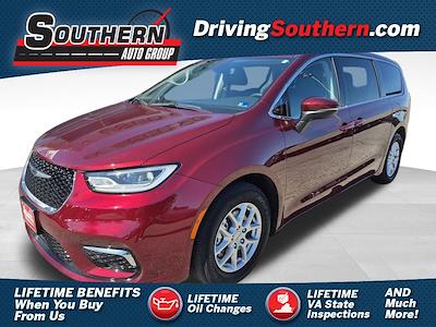 Used 2023 Chrysler Pacifica - photo 1